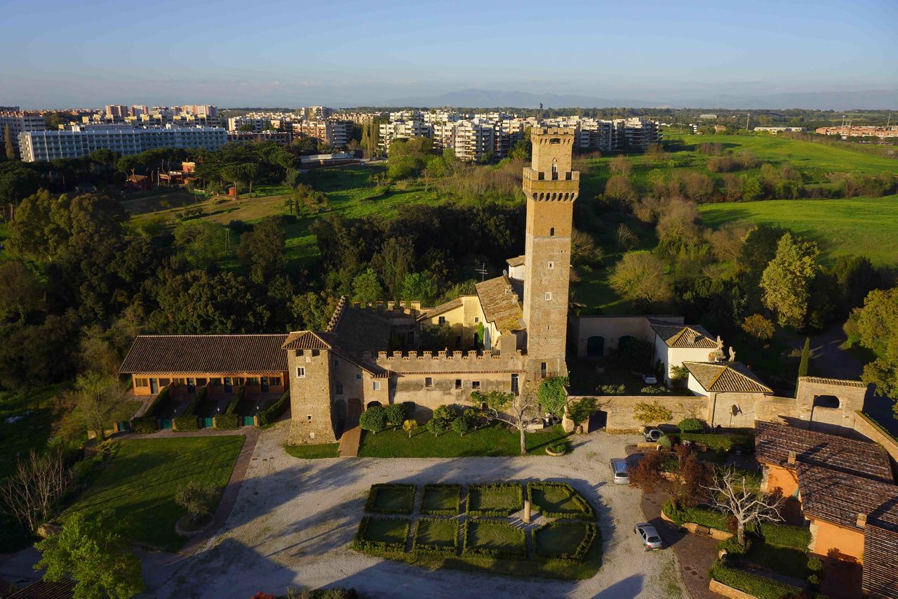 Visita guidata al Castello della Cecchignola e ai giardini della Landriana